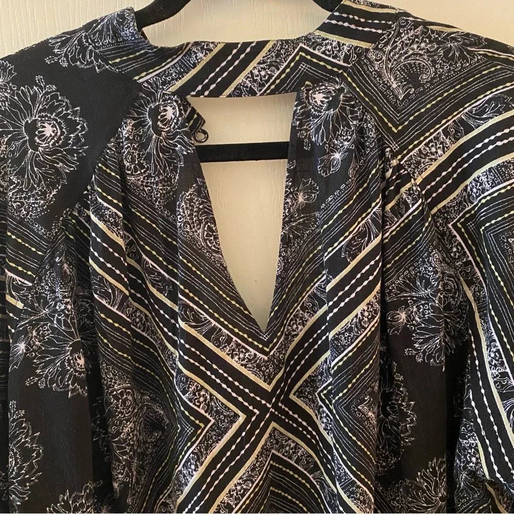 FREE PEOPLE Walking on a Dream Tunic Blouse in Black & White - M